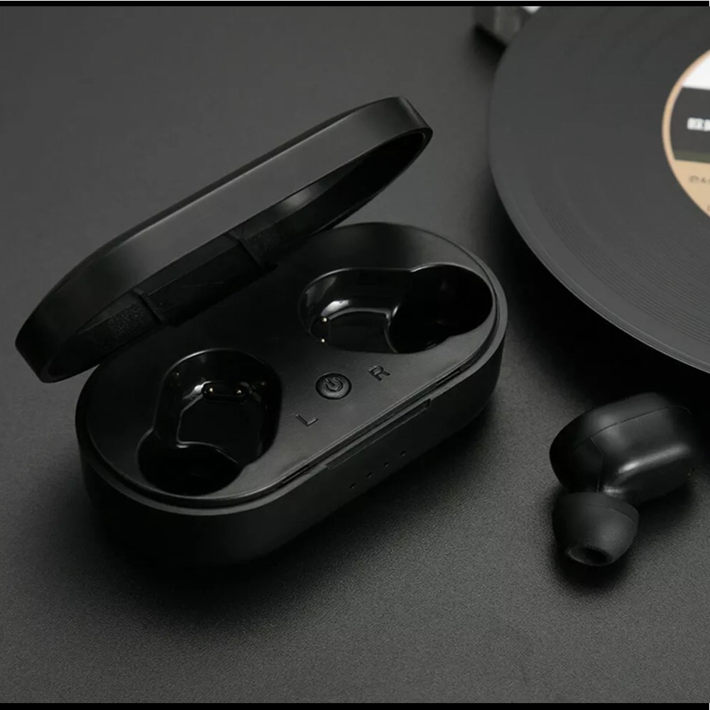Wireless earbuds